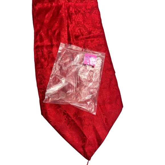 Red Jacquard Table Runner 70 Inches Long 12 Inches Wide 10g - Picture 5 of 6